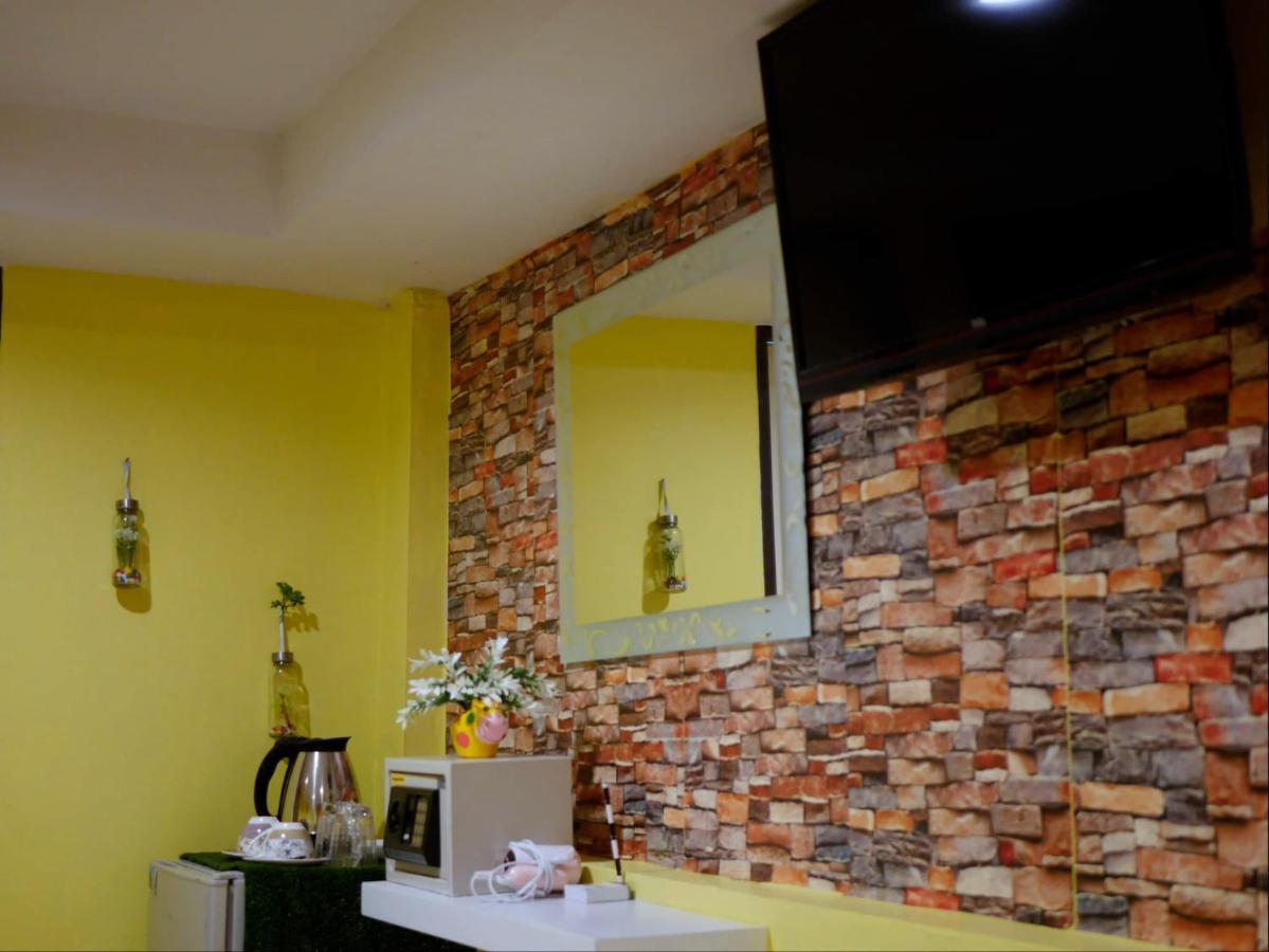 Menulis Coolly House Patong Bed & Breakfast Exterior photo